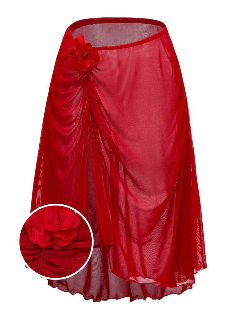 Vintage-Strandkleid aus rotem Netzstoff mit plastischen Blumenapplikationen und asymmetrischem High-Low-Saum, perfekt für einen Pool-Look im Stil der 1960er Jahre.