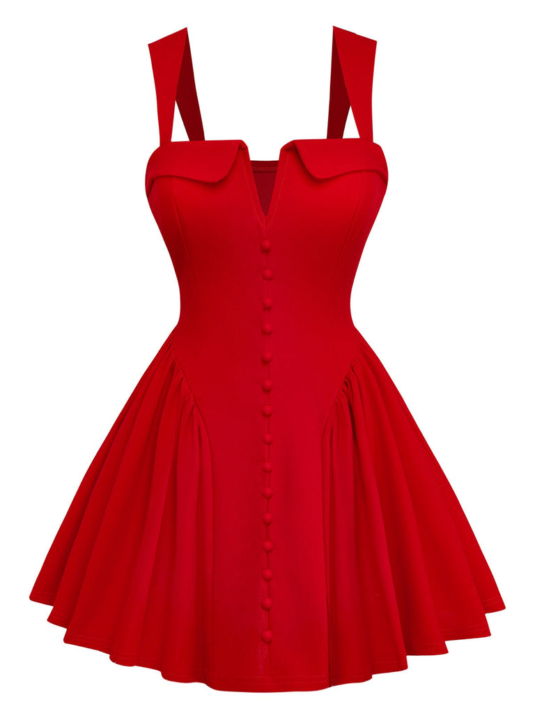 Stilvolles, rotes Minikleid im Mod-Stil mit eckigem Ausschnitt, Knopfdetails und gerafftem Stoff, ideal für Retro-Events und Partys.