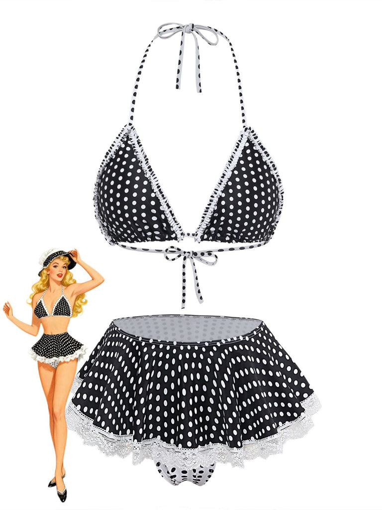 Schwarz-weiß gepunktetes Bikini-Set mit passendem Rock auf weißem Hintergrund