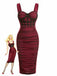 Weinrotes, figurbetontes Kleid im Stil der 1960er-Jahre mit Farbblock-Design und Raffungen aus Mesh – Vintage-Kleid, Retro-Mode, elegantes Rot