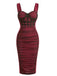 Weinrotes, figurbetontes Kleid im Stil der 1960er-Jahre mit Farbblock-Design und Raffungen aus Mesh – Vintage-Kleid, Retro-Mode, elegantes Rot