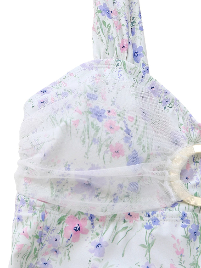 Babytragetuch mit Blumenmuster und weißem Hintergrund