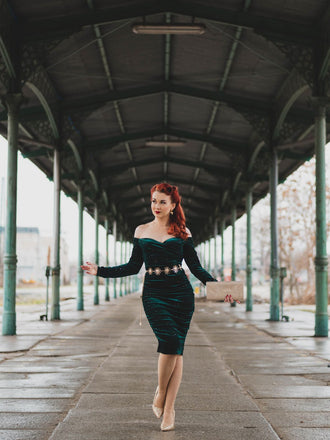 1960ER SOLIDES SCHULTERFREIES SAMT BLEISTIFTKLEID