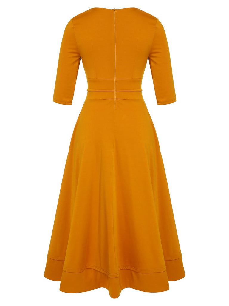 Orangefarbenes 1950er Kleid mit taillierten Ärmeln und V-Ausschnitt