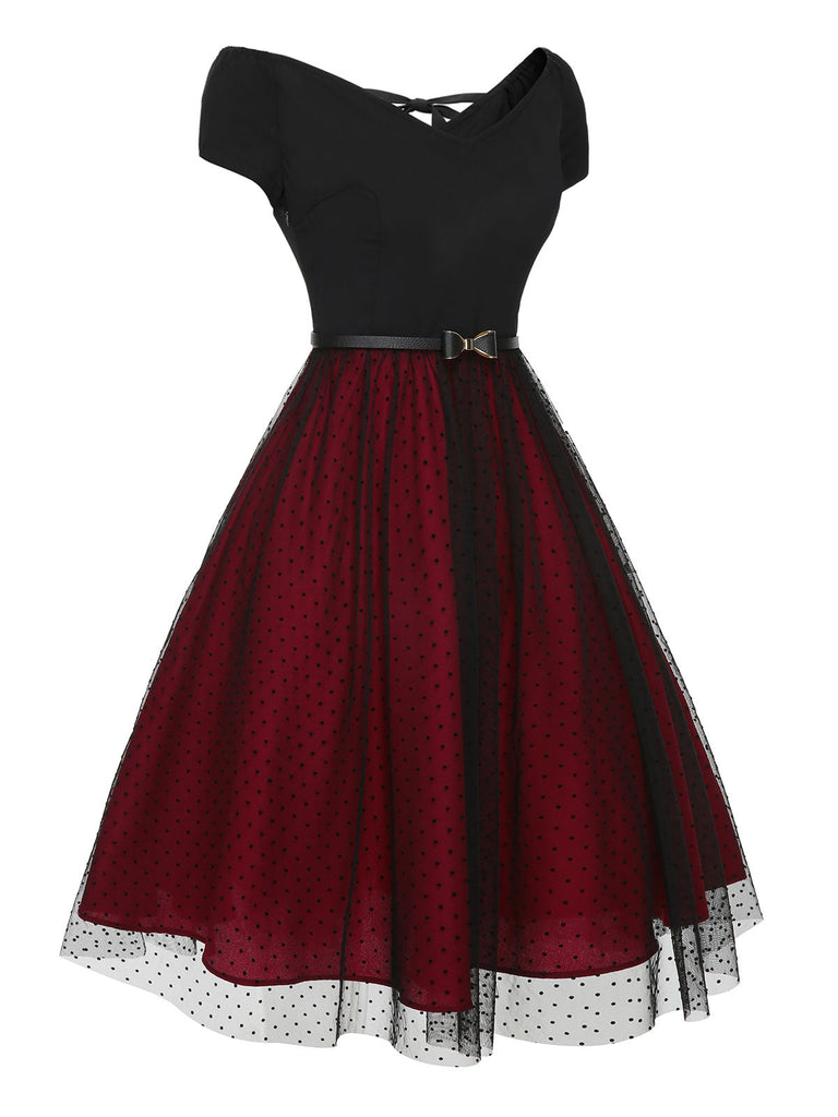 Weinrot 1950er Gepunktetes Kleid Mit Schultergürtel